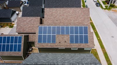 Panneau solaire photovoltaïque : réduisez vos factures efficacement